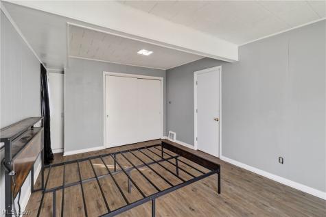 5571 Oakwood Avenue Maple Heights OH 44137