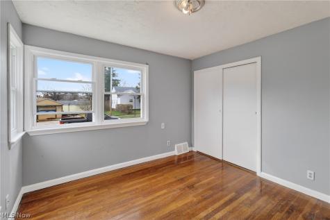 5571 Oakwood Avenue Maple Heights OH 44137