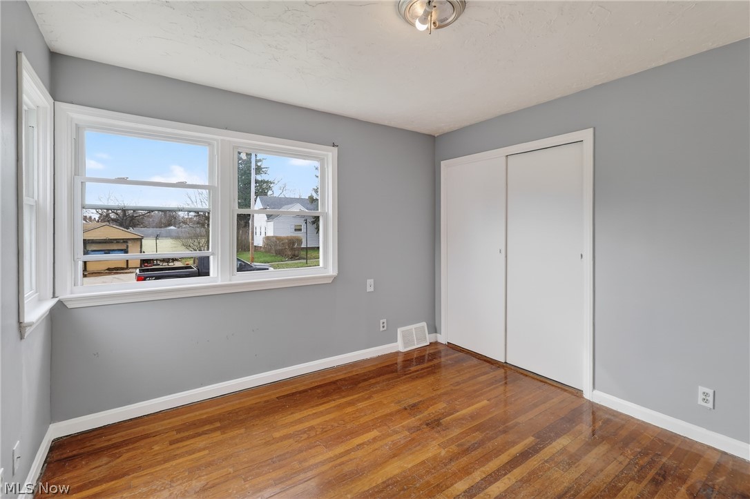 5571 Oakwood Avenue Maple Heights OH 44137