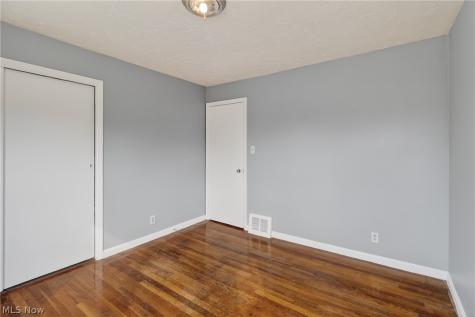 5571 Oakwood Avenue Maple Heights OH 44137