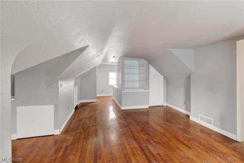 5571 Oakwood Avenue Maple Heights OH 44137