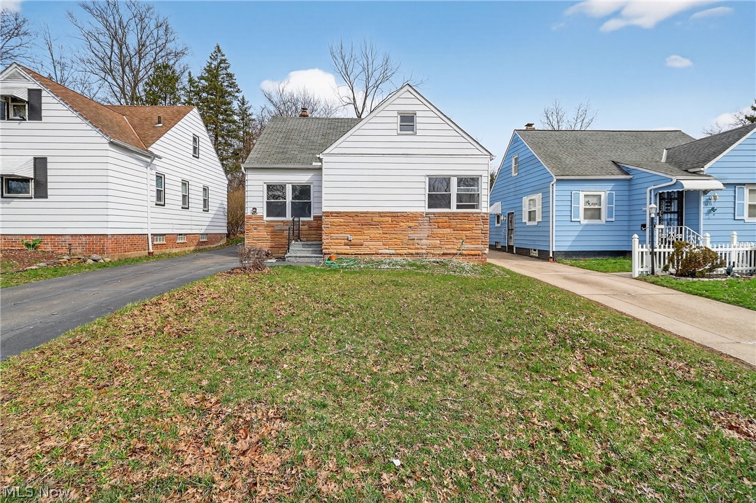 5571 Oakwood Avenue Maple Heights OH 44137