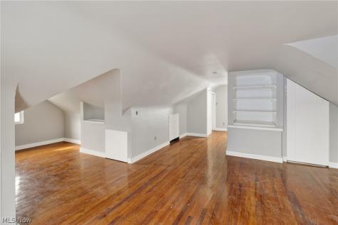 5571 Oakwood Avenue Maple Heights OH 44137