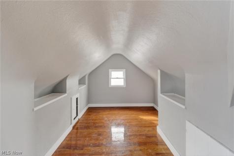 5571 Oakwood Avenue Maple Heights OH 44137