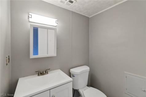 5571 Oakwood Avenue Maple Heights OH 44137