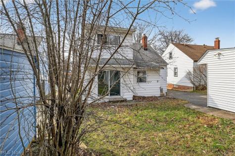 5571 Oakwood Avenue Maple Heights OH 44137