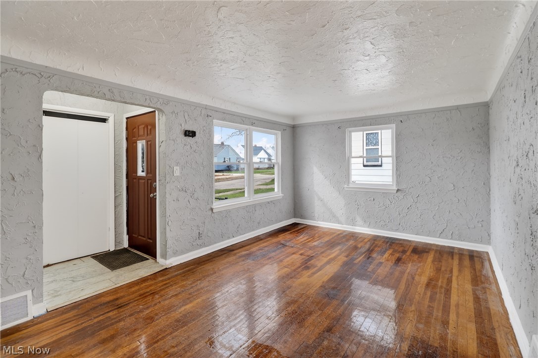 5571 Oakwood Avenue Maple Heights OH 44137
