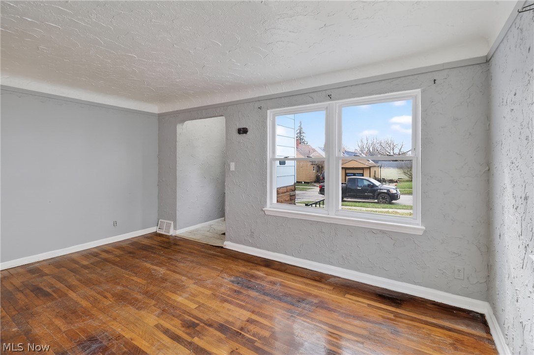 5571 Oakwood Avenue Maple Heights OH 44137