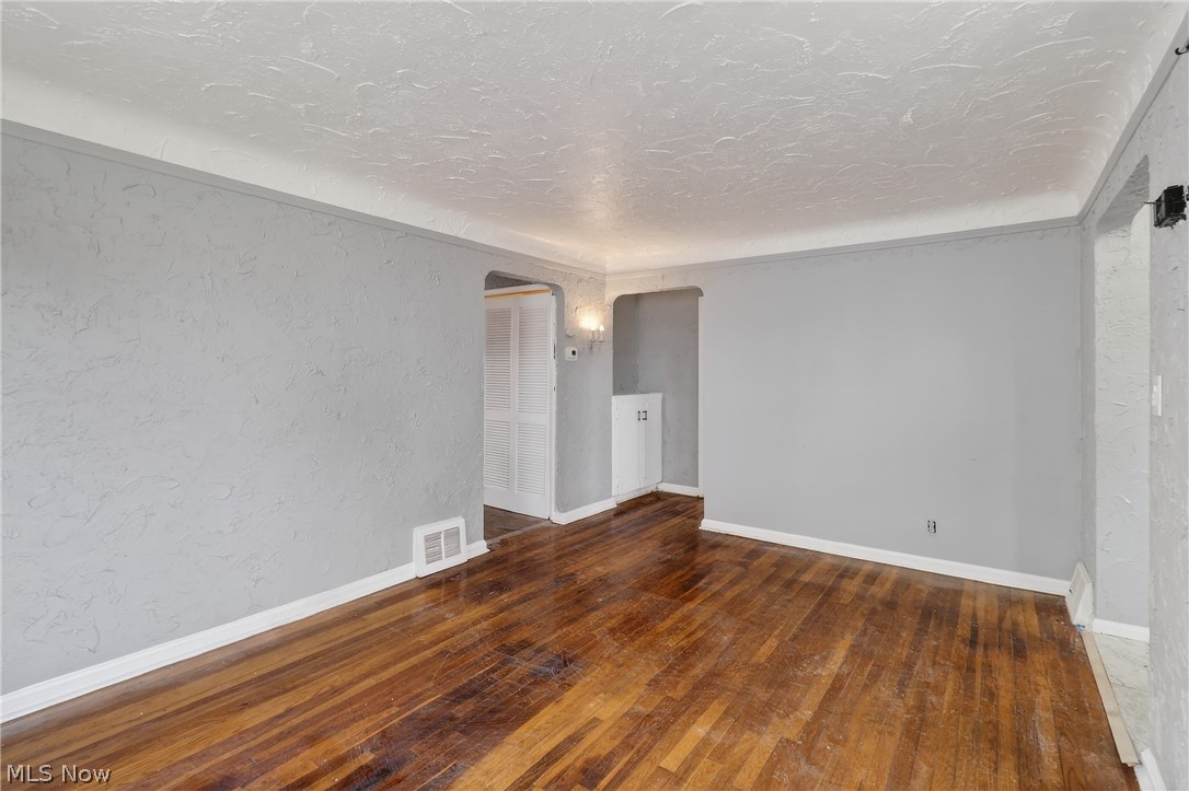 5571 Oakwood Avenue Maple Heights OH 44137