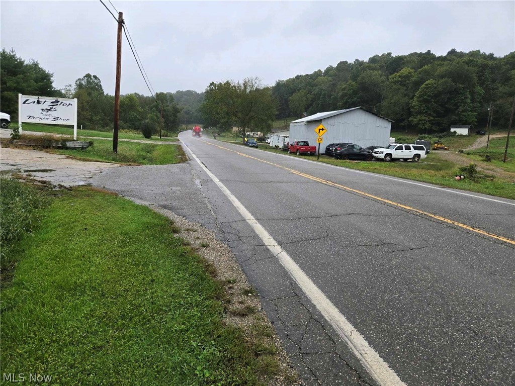 7849 State Route 800 SE Uhrichsville OH 44683