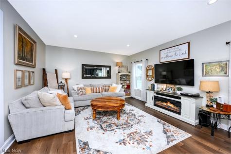 3021 Stonehurst Road Uniontown OH 44685