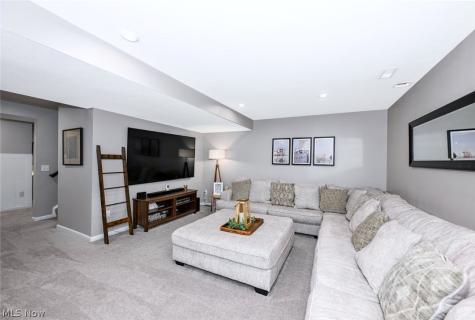 3021 Stonehurst Road Uniontown OH 44685