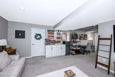 3021 Stonehurst Road Uniontown OH 44685