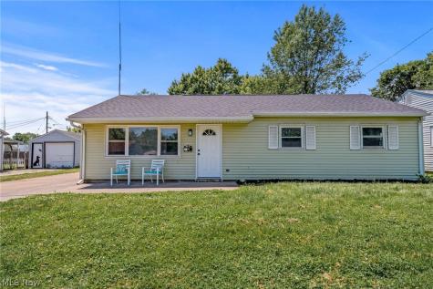 2221 Maxine Avenue NE Canton OH 44705