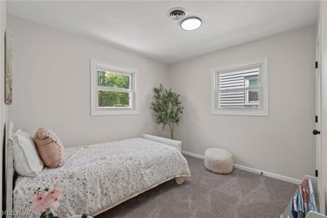 2221 Maxine Avenue NE Canton OH 44705