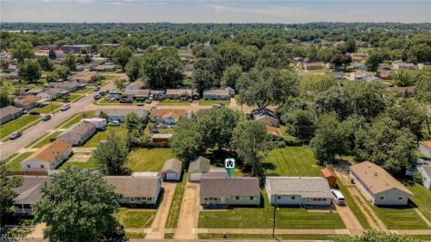 2221 Maxine Avenue NE Canton OH 44705