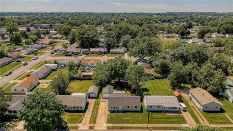 2221 Maxine Avenue NE Canton OH 44705