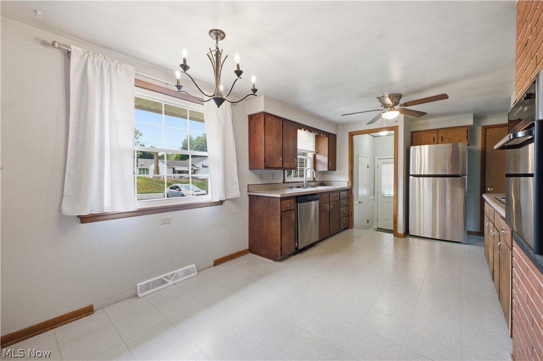 236 Manor Drive Columbiana OH 44408