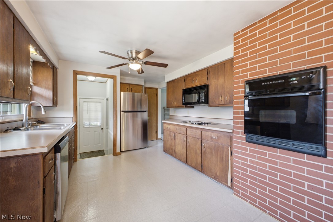236 Manor Drive Columbiana OH 44408