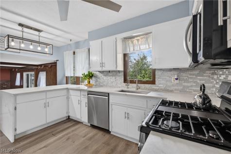 4865 Foxlair Trail Richmond Heights OH 44143