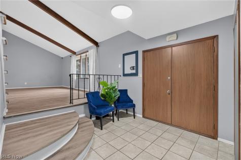 4865 Foxlair Trail Richmond Heights OH 44143