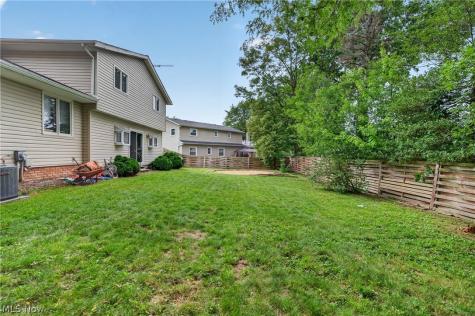4865 Foxlair Trail Richmond Heights OH 44143