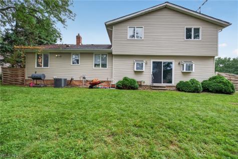 4865 Foxlair Trail Richmond Heights OH 44143