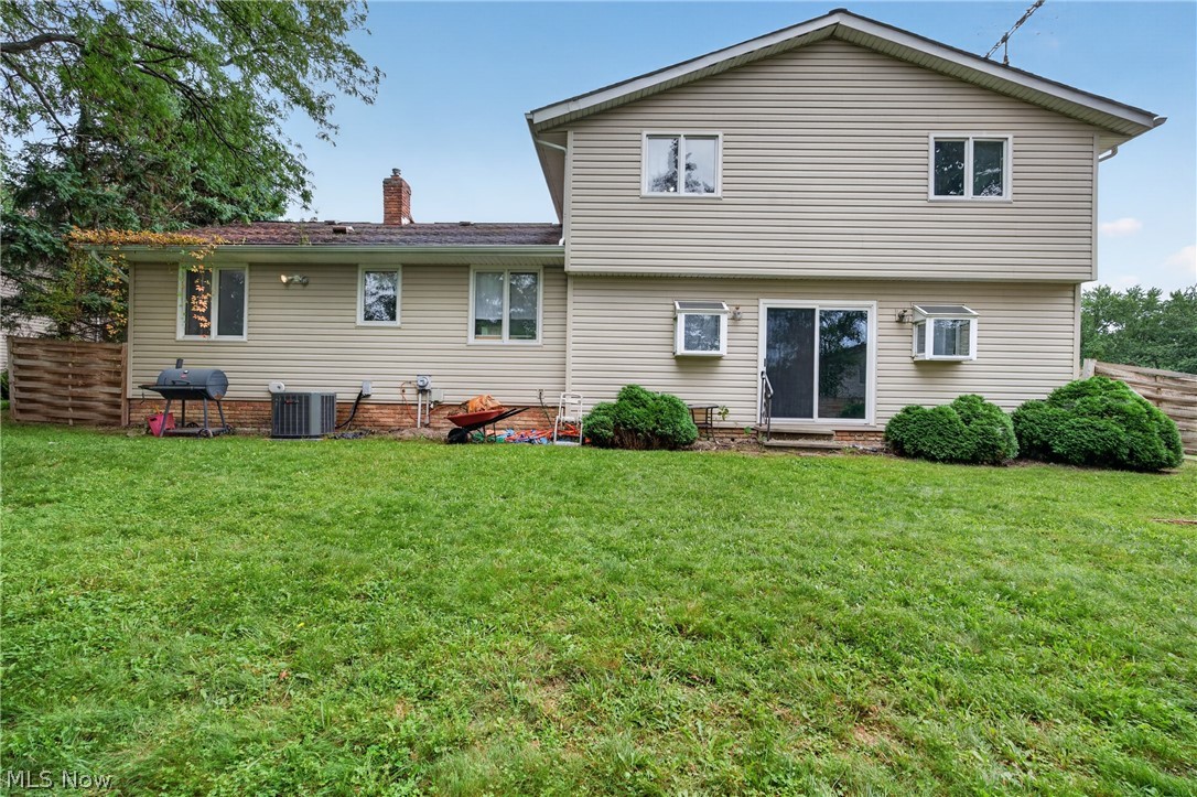 4865 Foxlair Trail Richmond Heights OH 44143