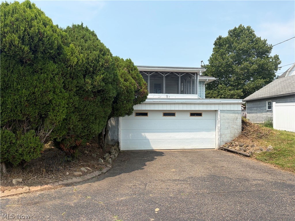 404 Jackson Avenue NE Brewster OH 44613