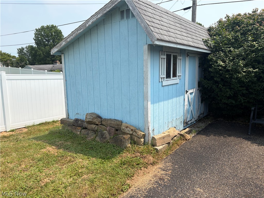 404 Jackson Avenue NE Brewster OH 44613