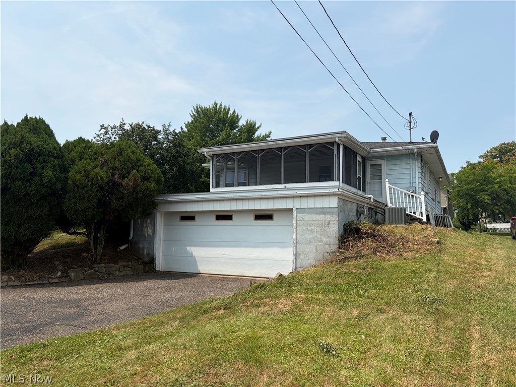 404 Jackson Avenue NE Brewster OH 44613