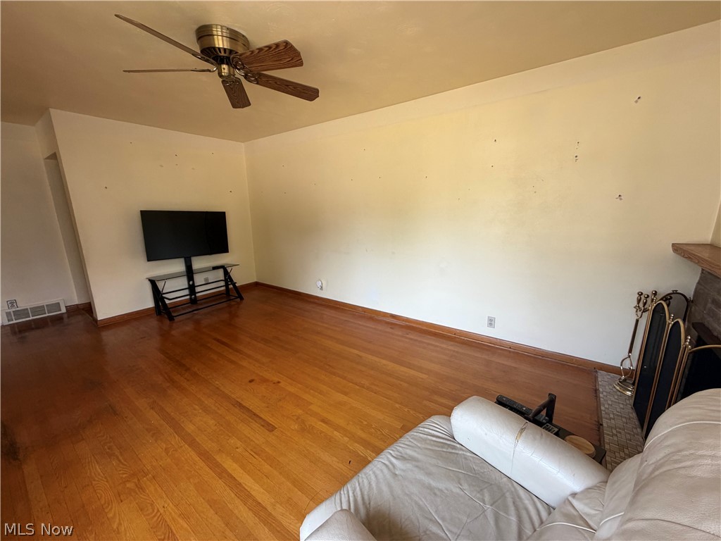 404 Jackson Avenue NE Brewster OH 44613