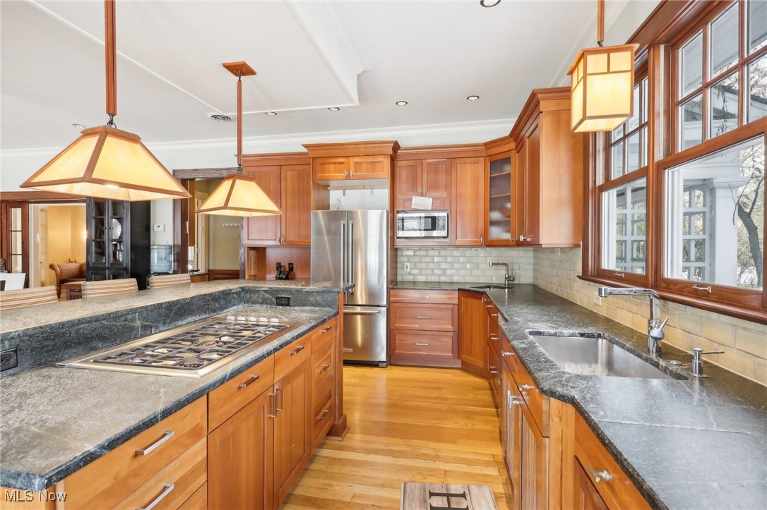 1688 Oakwood Drive Cleveland Heights OH 44121