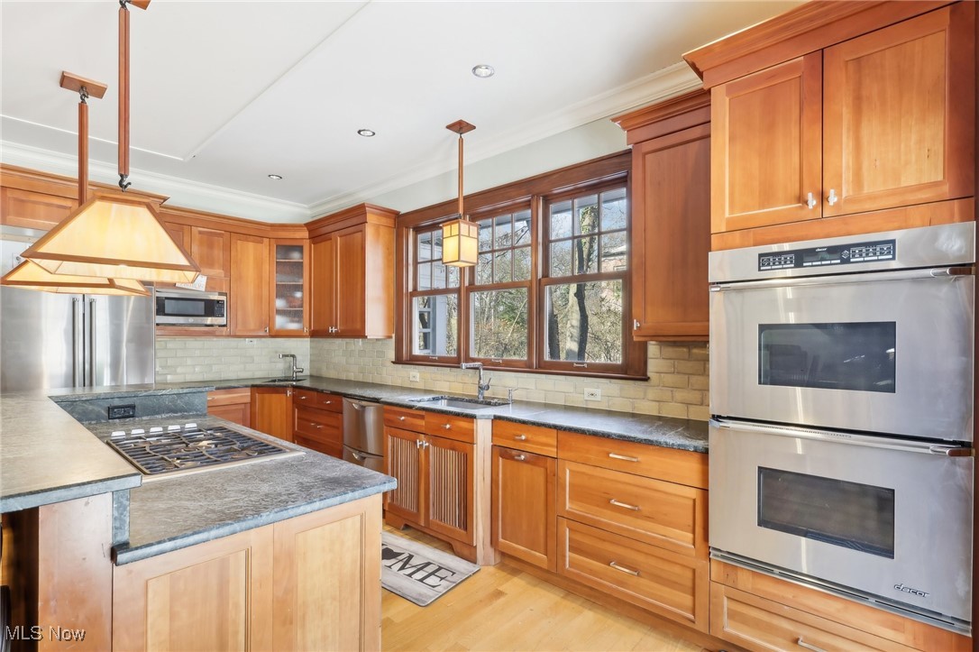 1688 Oakwood Drive Cleveland Heights OH 44121