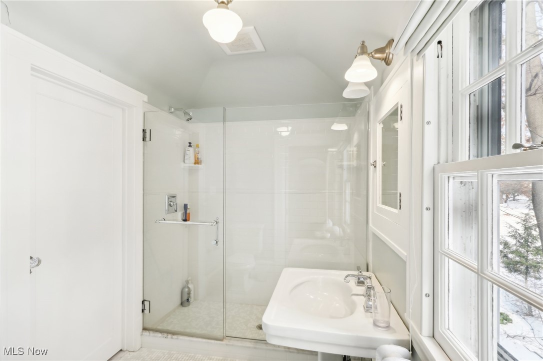 1688 Oakwood Drive Cleveland Heights OH 44121