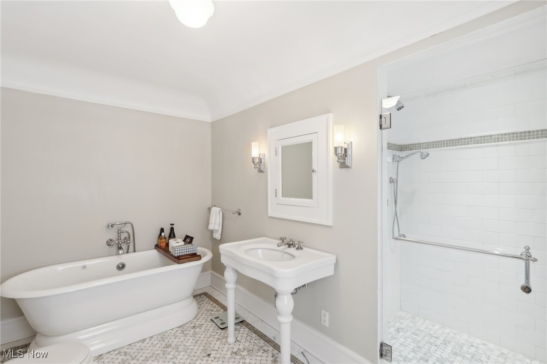 1688 Oakwood Drive Cleveland Heights OH 44121