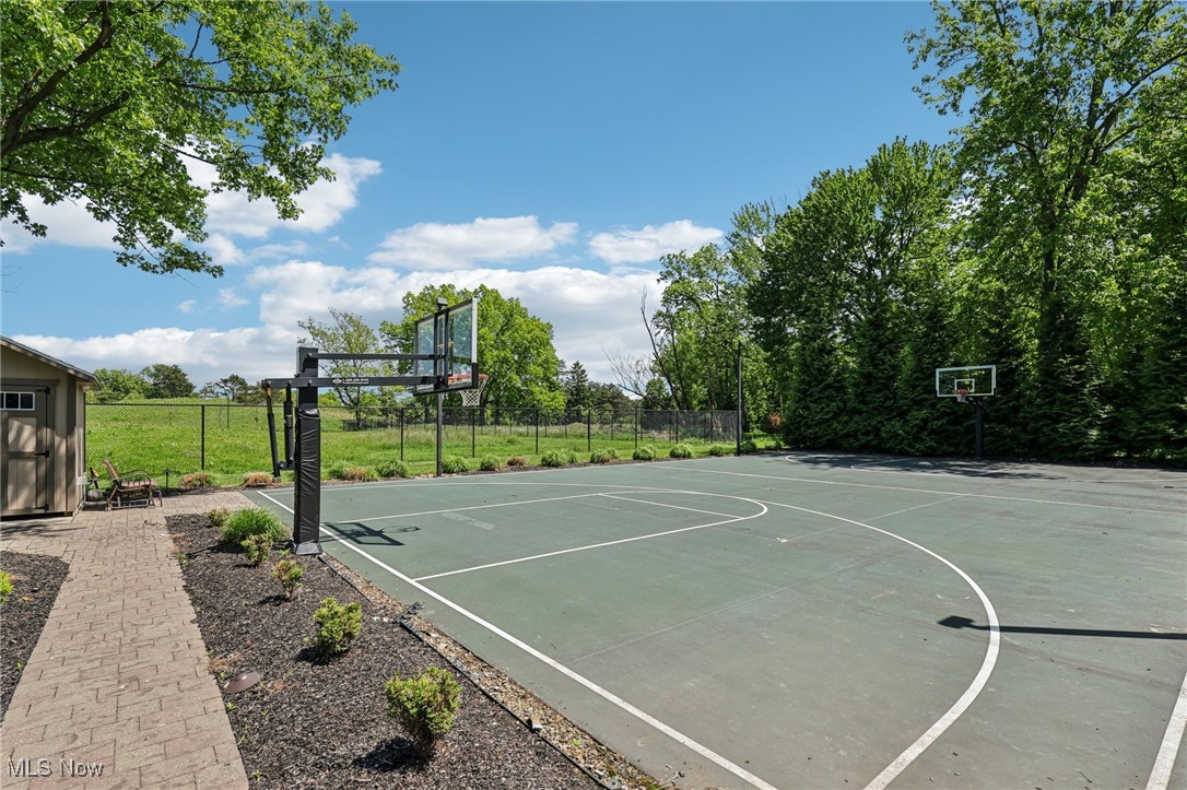 1688 Oakwood Drive Cleveland Heights OH 44121