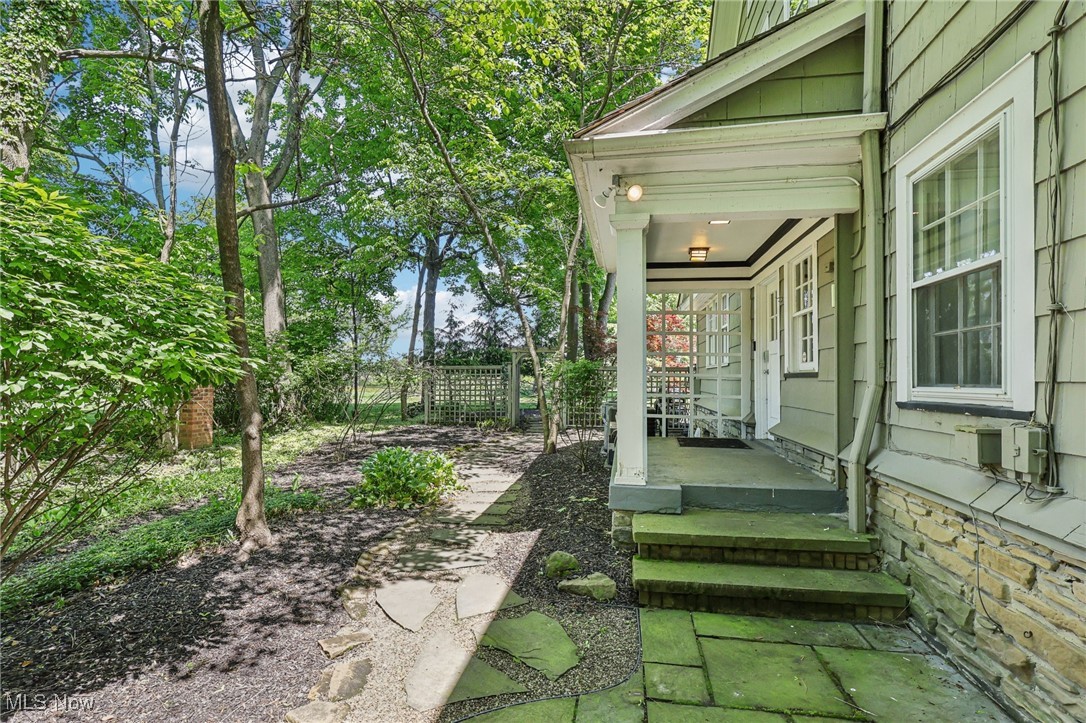 1688 Oakwood Drive Cleveland Heights OH 44121