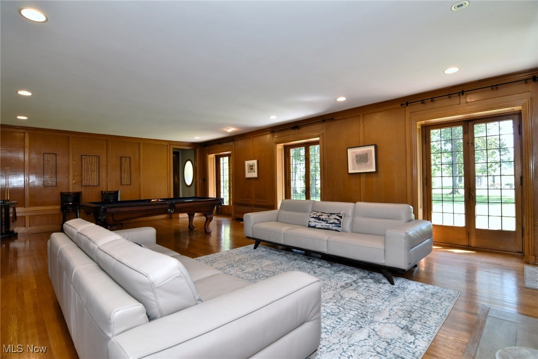 1688 Oakwood Drive Cleveland Heights OH 44121