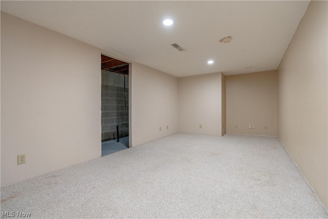 2041 Old Elm Street NE Canton OH 44721