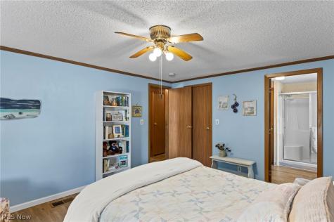 22 Lees Lane Olmsted Twp OH 44138