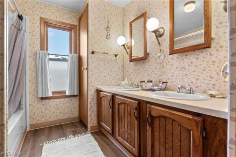 22 Lees Lane Olmsted Twp OH 44138