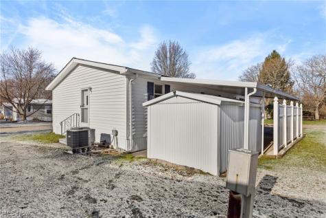 22 Lees Lane Olmsted Twp OH 44138
