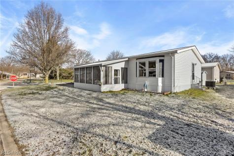 22 Lees Lane Olmsted Twp OH 44138