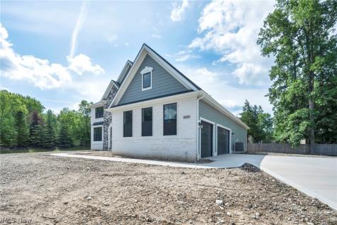 21075 Cedar Creek Drive Strongsville OH 44149