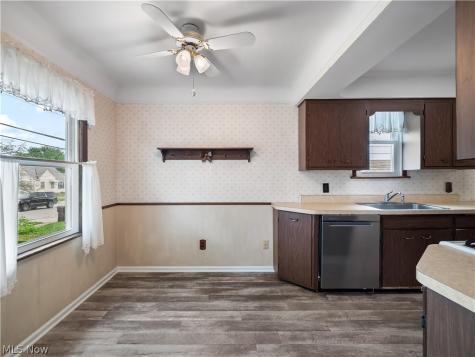 4711 Longwood Avenue Parma OH 44134