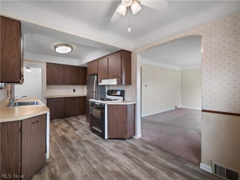 4711 Longwood Avenue Parma OH 44134