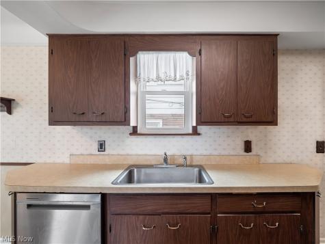 4711 Longwood Avenue Parma OH 44134
