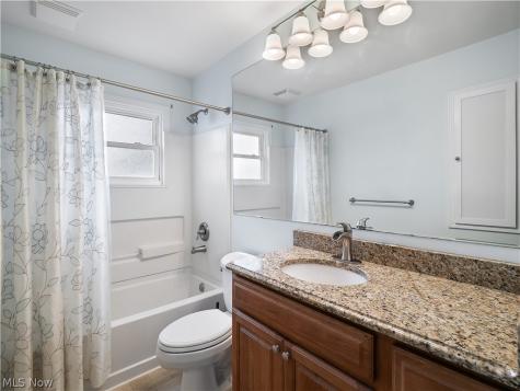 4711 Longwood Avenue Parma OH 44134