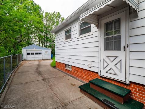 4711 Longwood Avenue Parma OH 44134